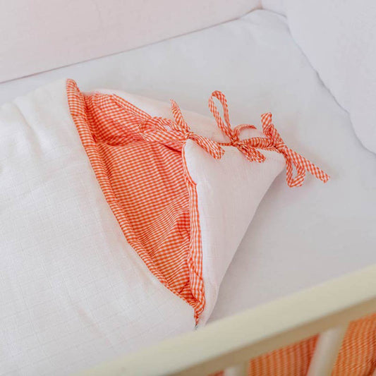 Wit babynestje van biologisch katoen