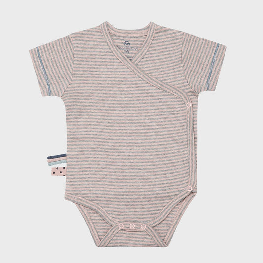 Wikkelbody met korte mouwen – Gestreept Rose Melange (OrganicEra)