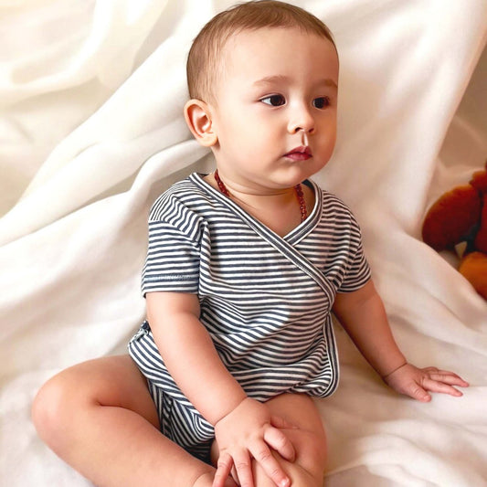 Wrap-body met korte mouwen – Gestreepte Indigo Melange