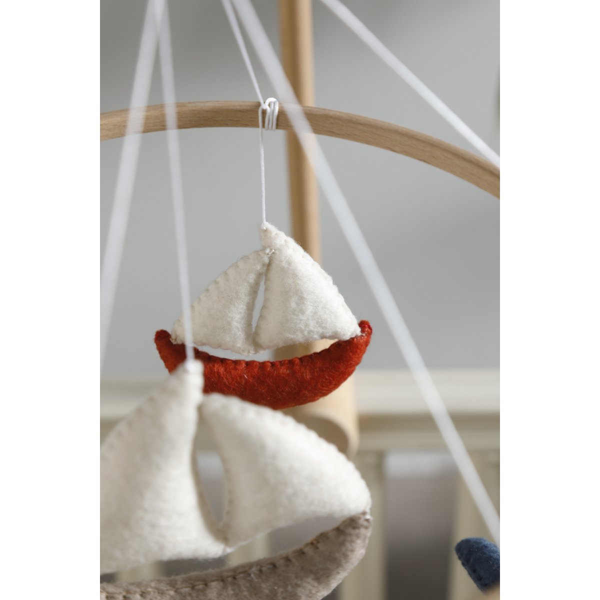 Babymobiel met zeilbootjes – speels & rustgevend