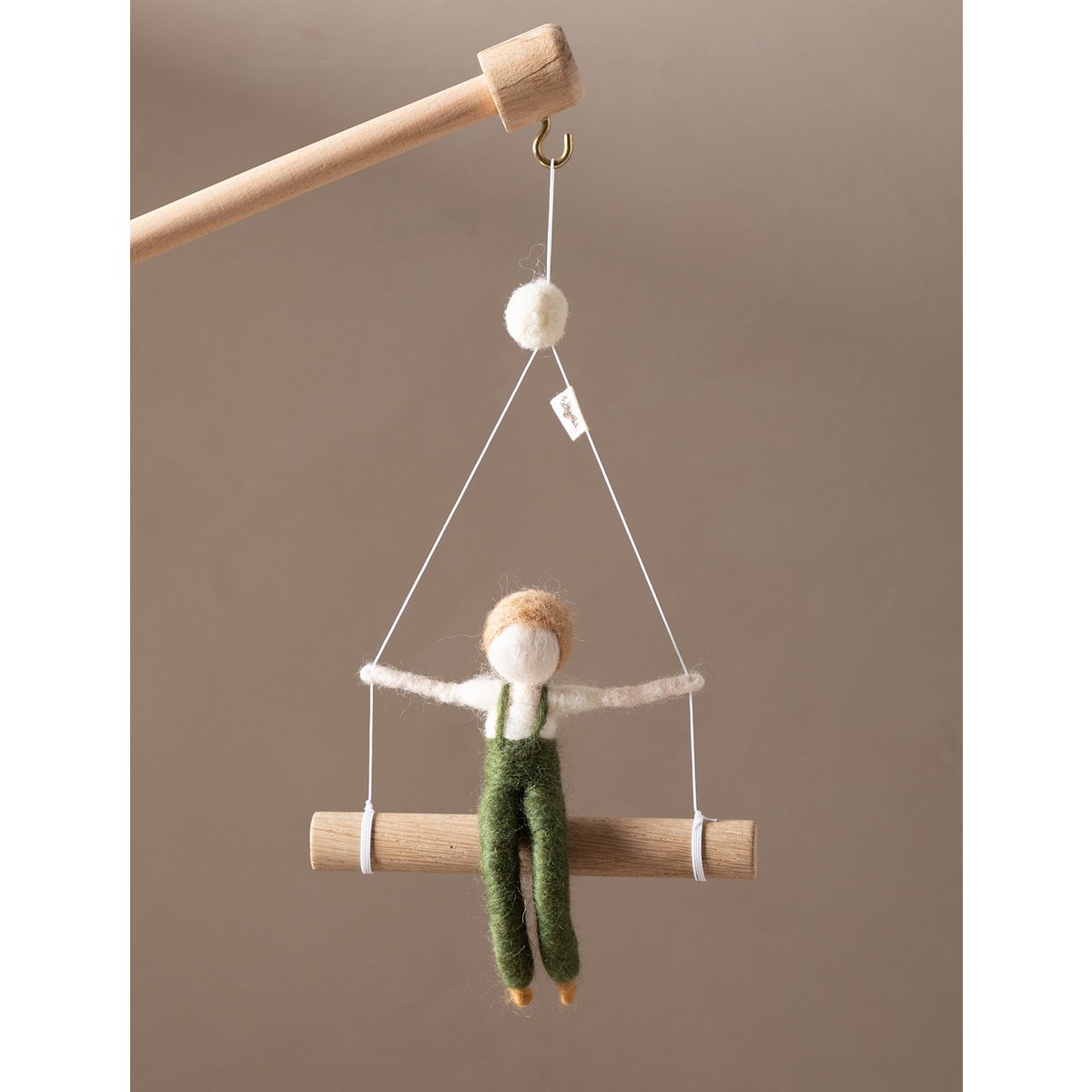 Wanddecoratie Viggo met vilten figuur – zacht & speels