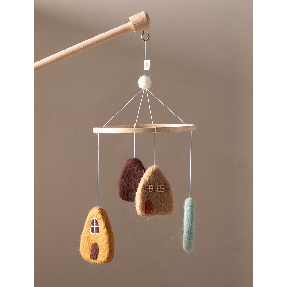 Oud Huis Babymobiel – Handgemaakte vilten huisjes