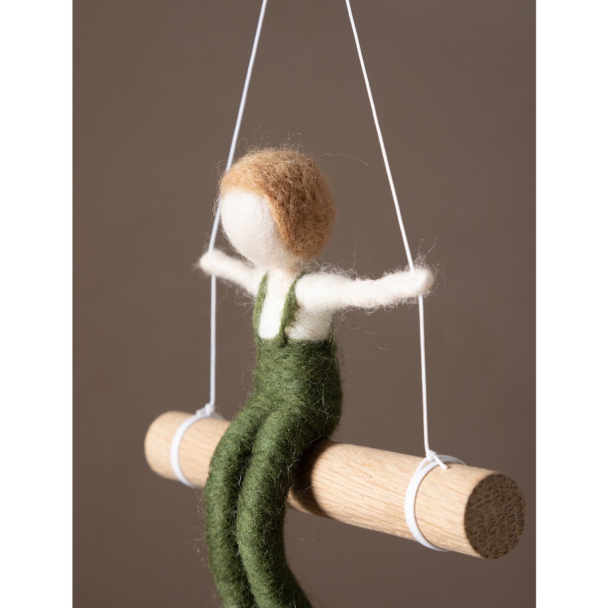 Wanddecoratie Viggo met vilten figuur – zacht & speels