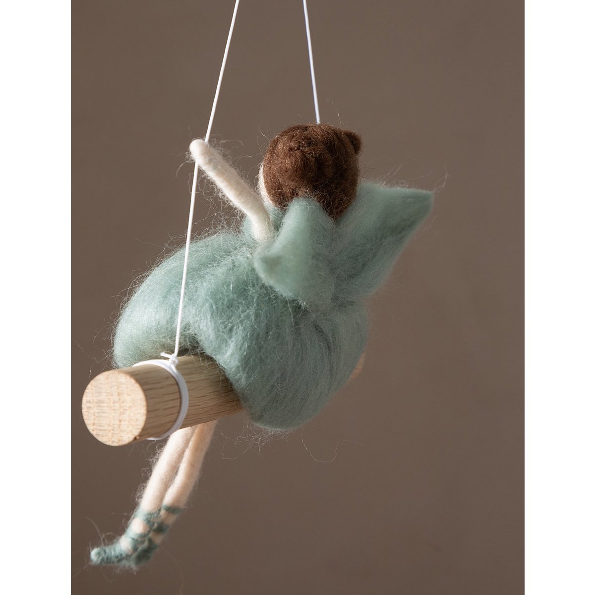 Wanddecoratie met vilten fee – zacht & dromerig