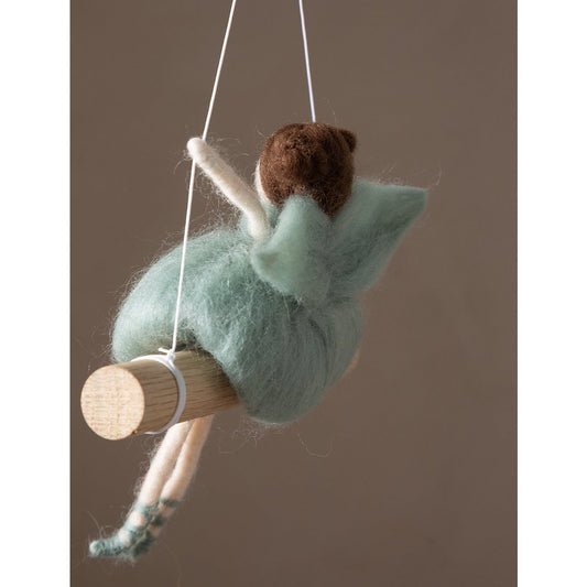 Wanddecoratie met vilten fee – zacht & dromerig